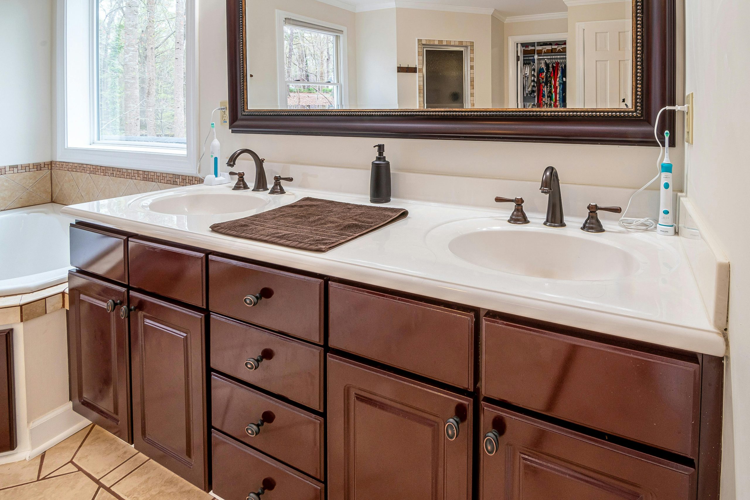 bathroom sink manufacturer