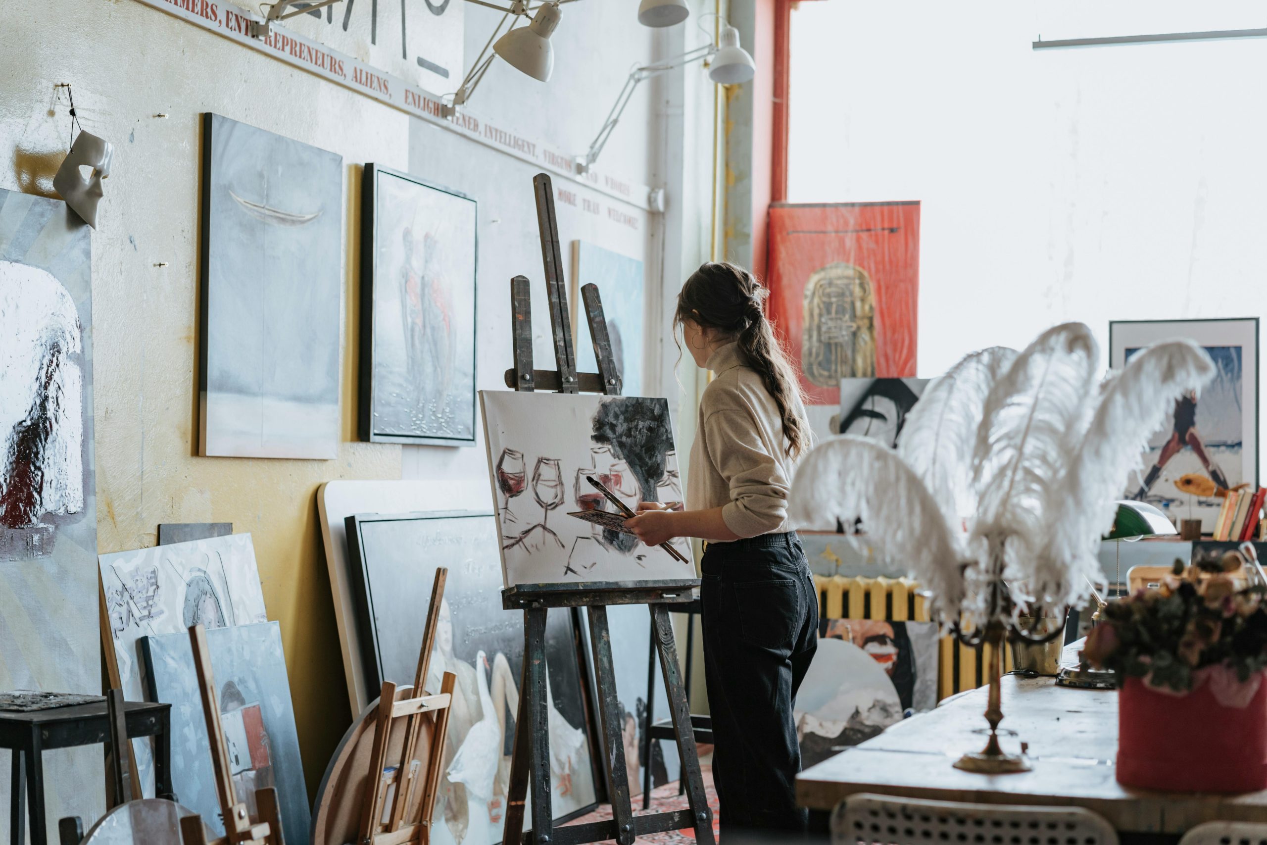 7 Inspiring Mixed Media Oil Paintings to Brighten Spaces
