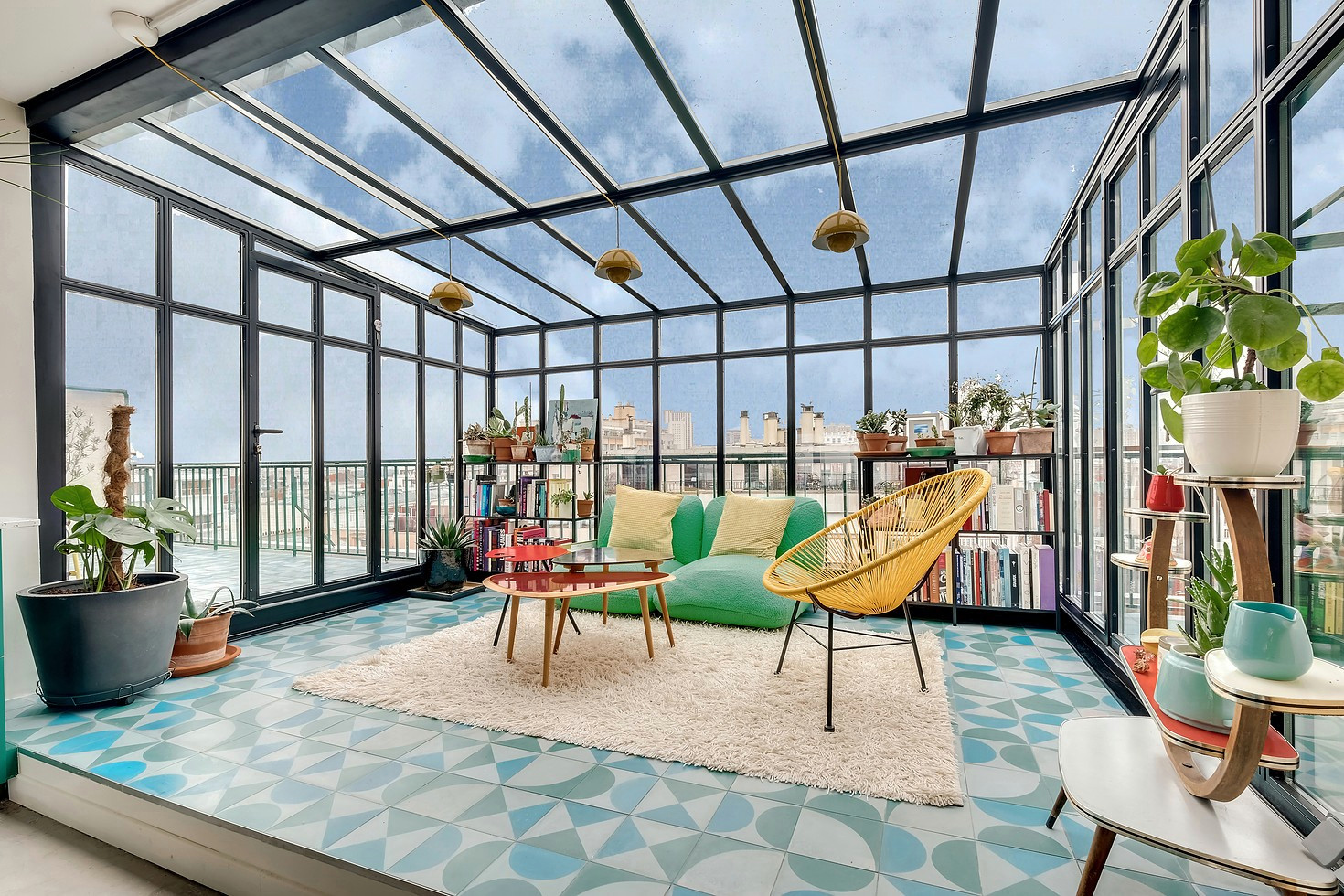 Glass Sunroom: Strength, Style, and Comfort Year-Round